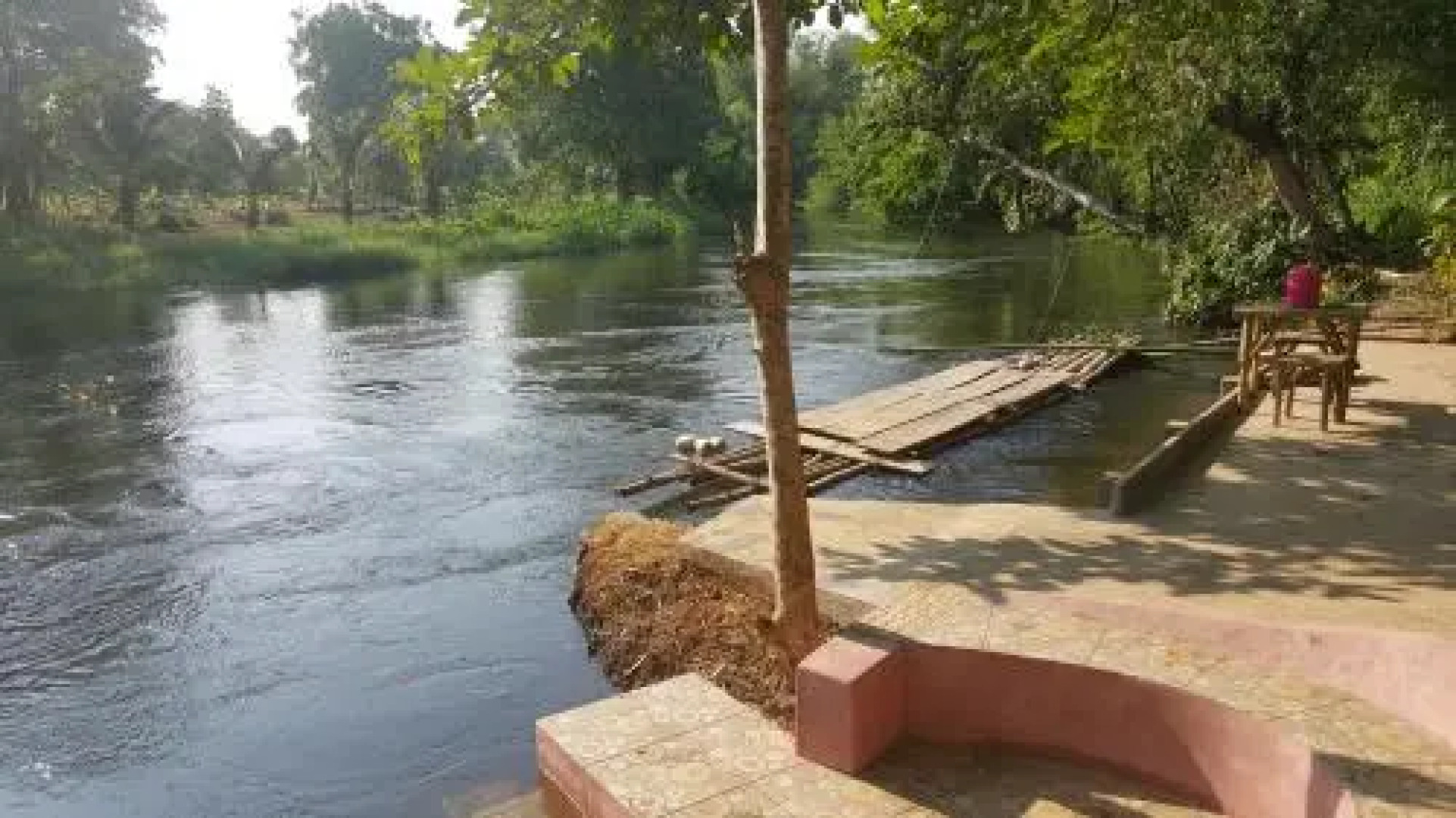 Kaengkrachan River Hut