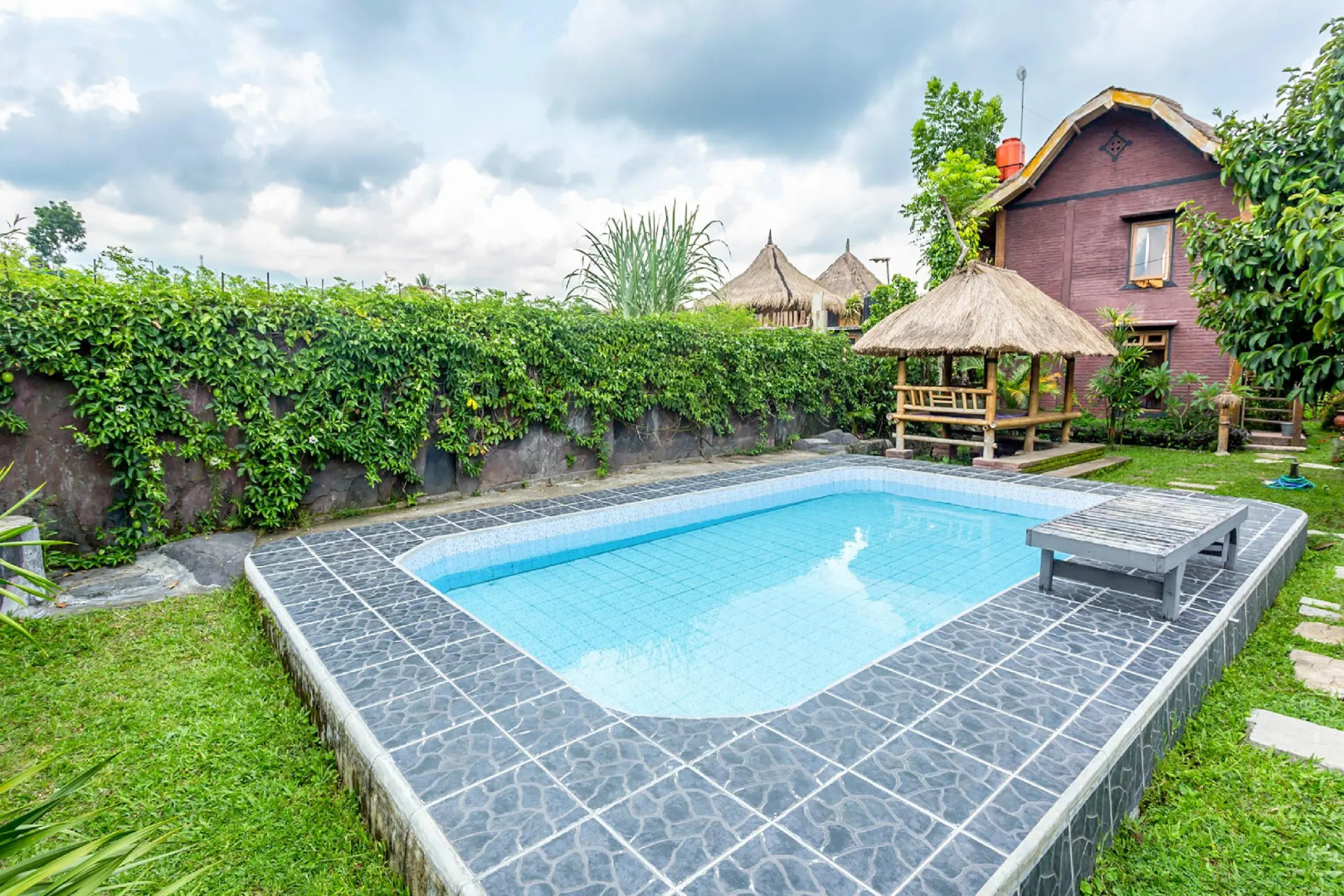 OYO 2196 Edriyan Bungalow