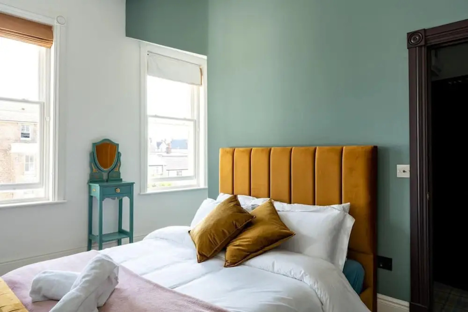 Stylish Beachfront Luxury With Sweeping Sea Views