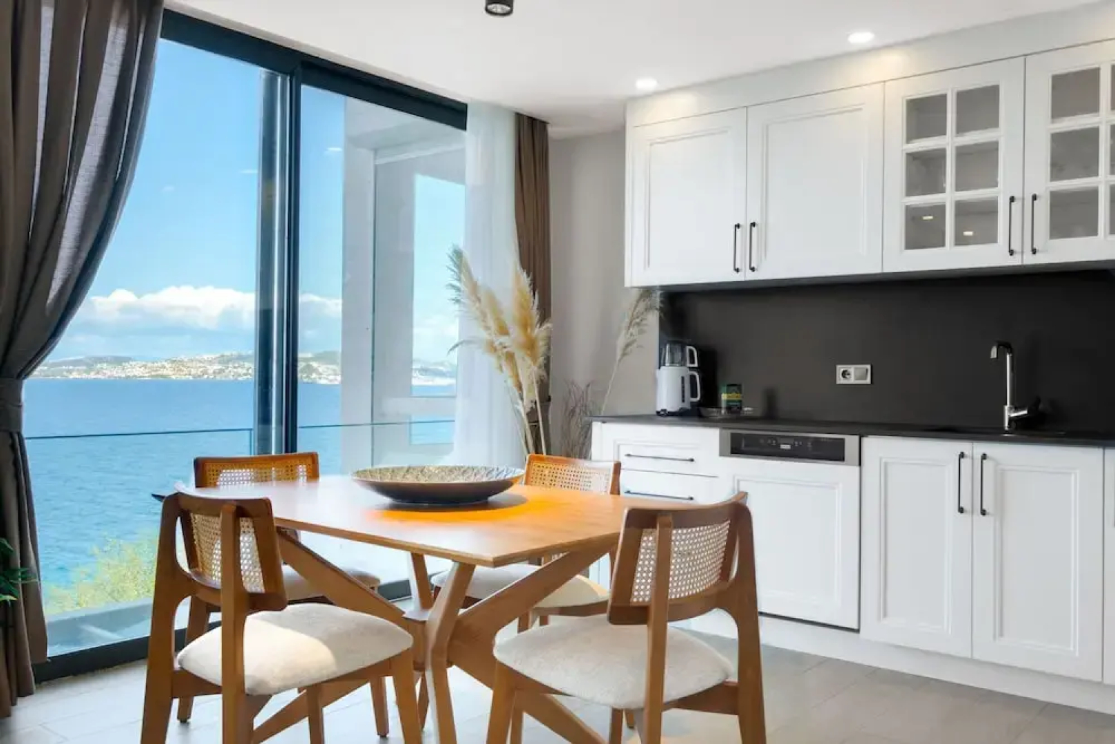 Luxury Waterfront House 9 min to Yalikavak Marina
