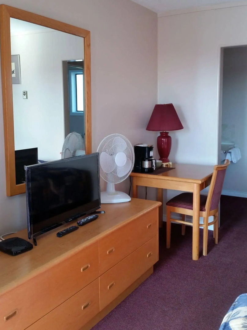 The Port-O-Call Inn & Suites