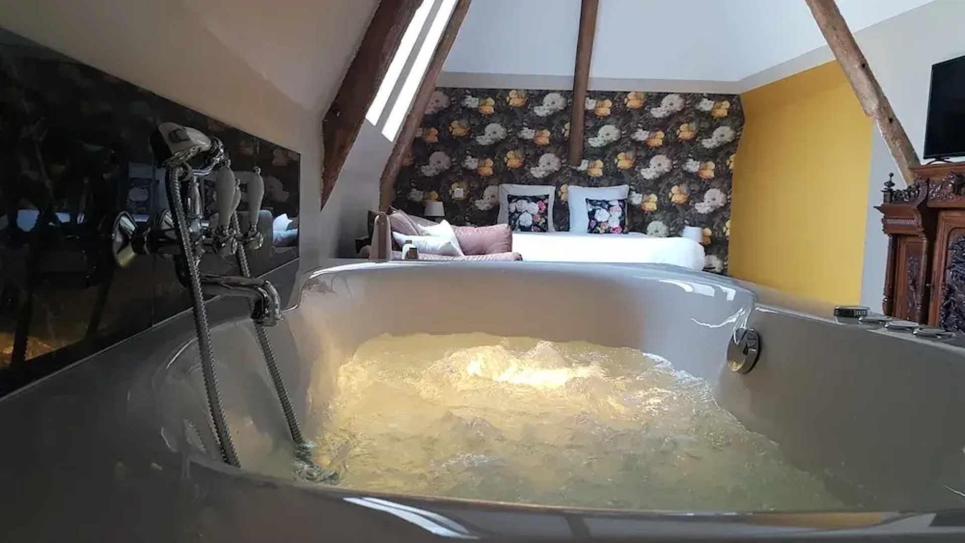 Suites Avec Spa Prive Manoir De Barbotin