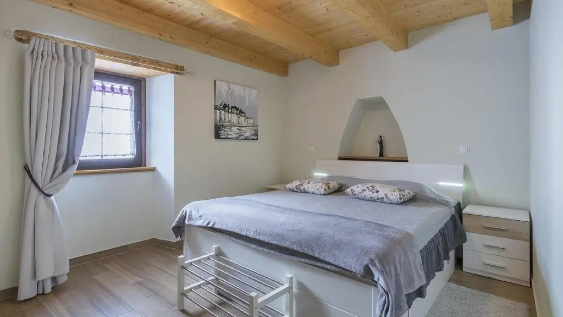 Ive in Orbanići with 5 bedrooms and 2 bathrooms