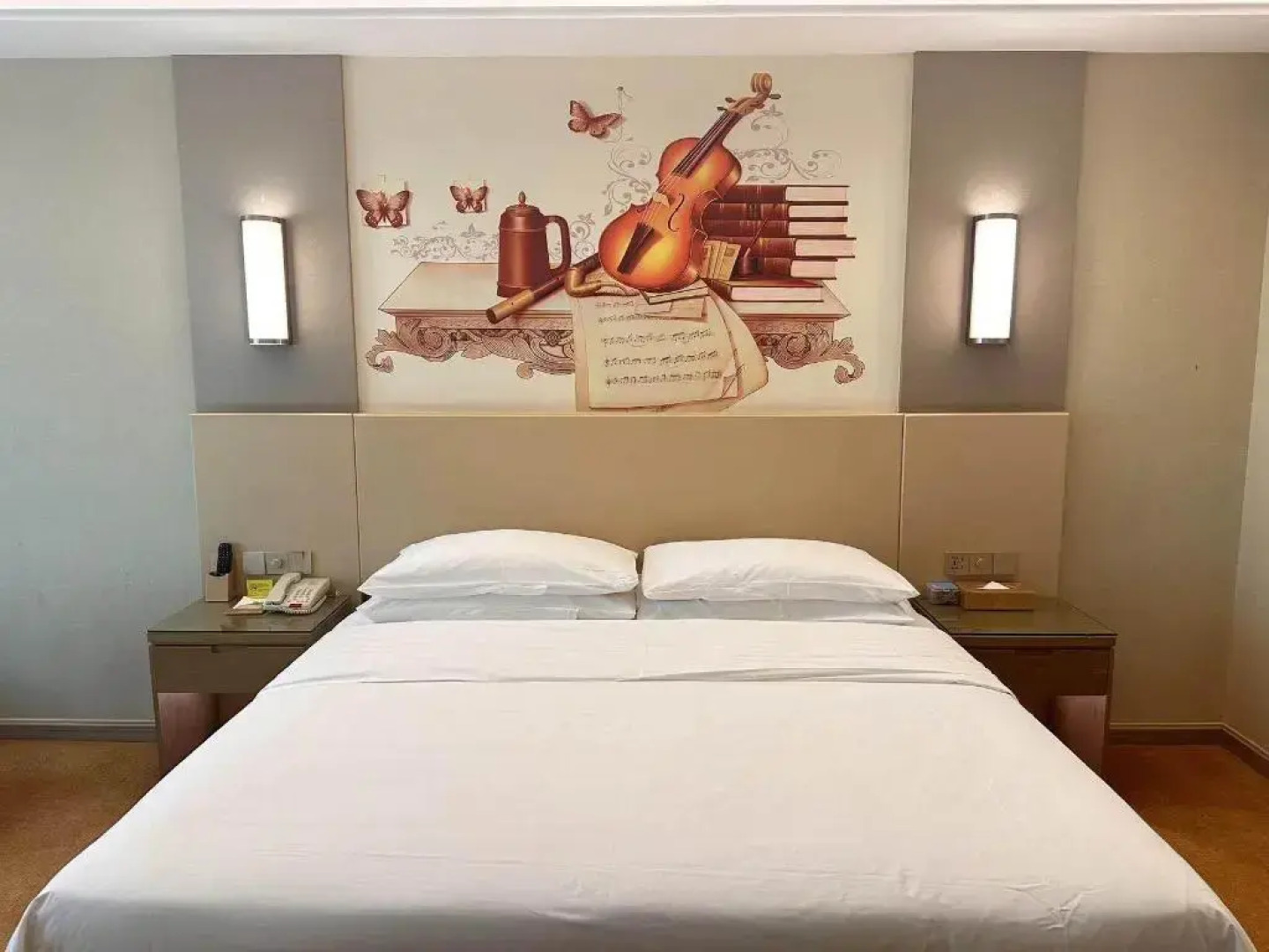 Vienna International Hotel (Haikou Old Town High-speed Railway Station)