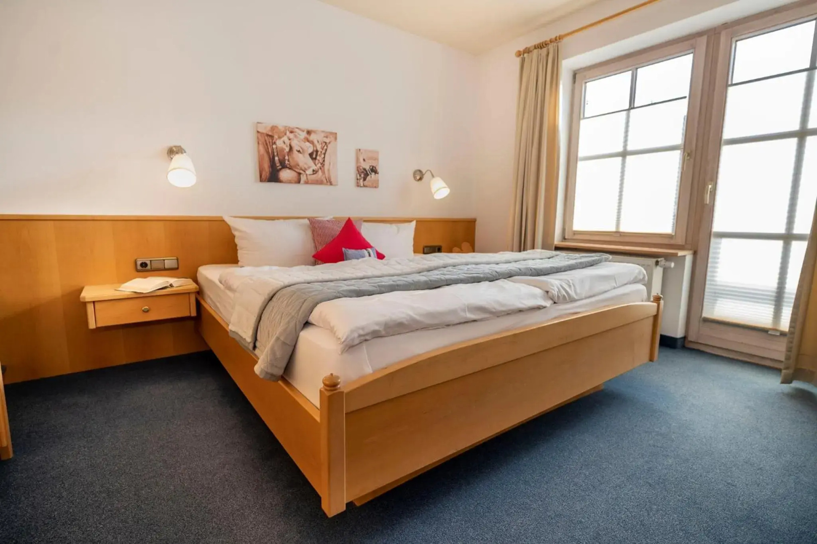 Gemütliche Ferienwohnung Bergwiese, 2-Raum, separates Schlafzimmer, schönen Balkon oder Terrasse, Komfort Ausstattung, ruhige Lage, kostenfrei WLAN, Sauna im Landhaus, Brötchenservice, Parkplatz kostenfrei, Hunde auf Anfrage, Tankstelle für E-Autos