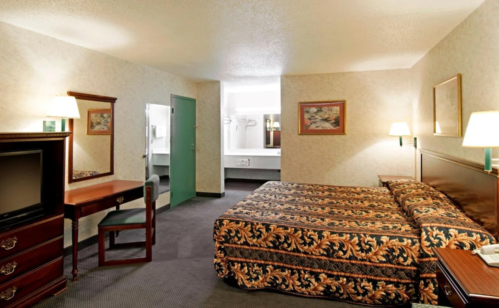 Americas Best Value Inn & Suites - Memphis Graceland