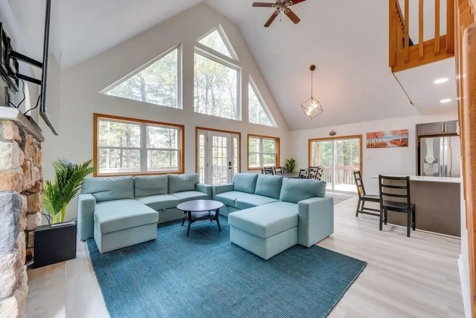 Lakefront Poconos Cabin w/ Deck & Game Room