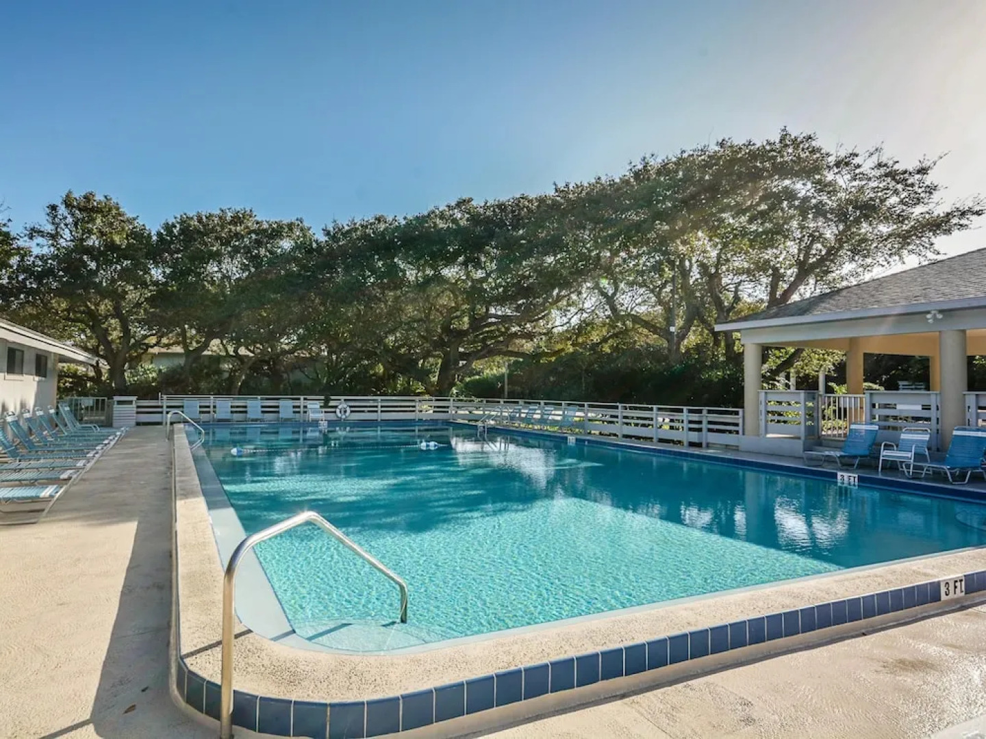 Tastefully Decorated Sea Woods Veranda Close to Pool Fitness Room Sv162