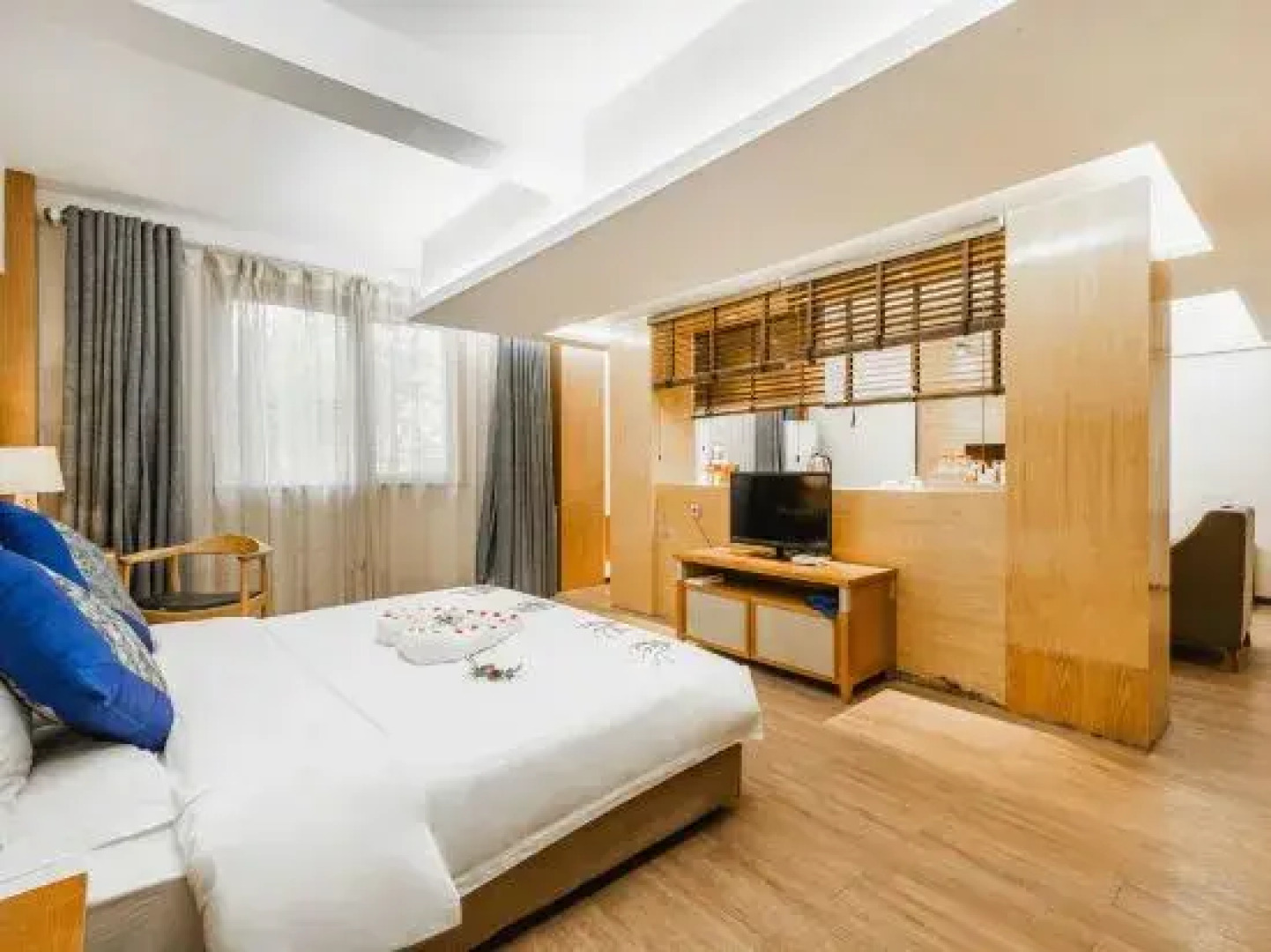 The Taibai Mountain Phoenix Spr Hotel