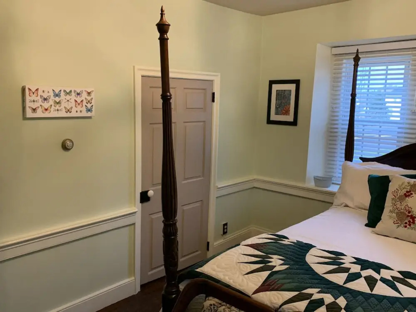 The Avenue Guesthouse and Gallery