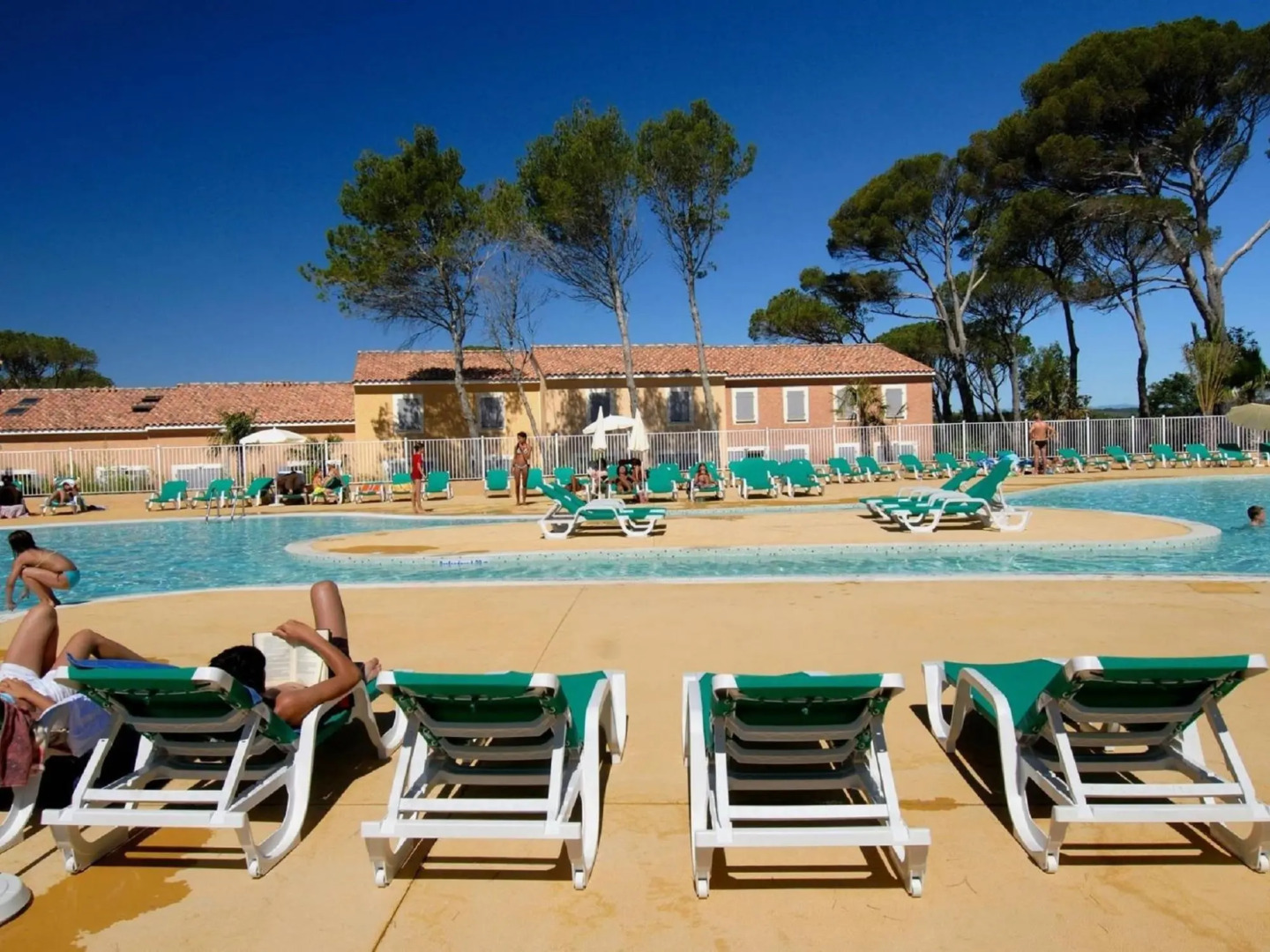 Well-kept holiday home between Nimes and Montpellier