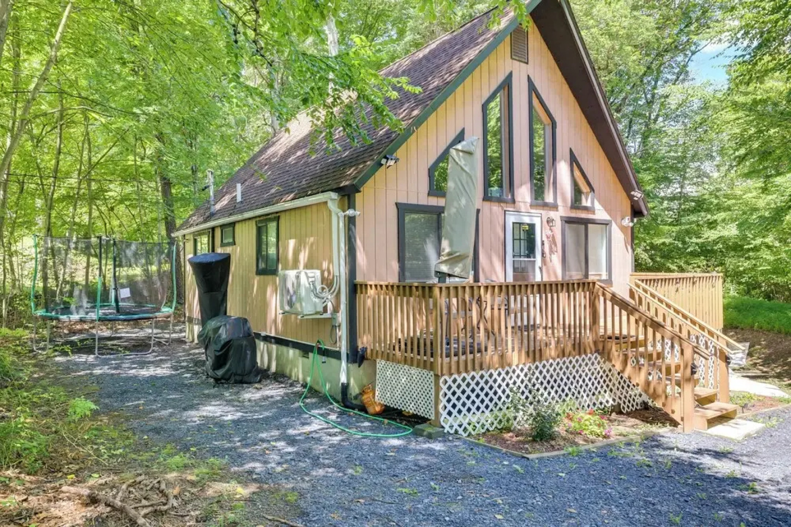 Quiet East Stroudsburg Home w/ Grill & Fireplace!