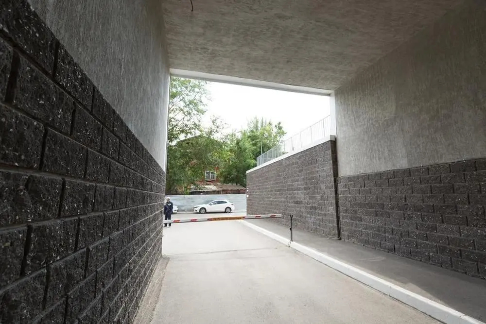 Азбука на улице Октябрьской Революции 23A