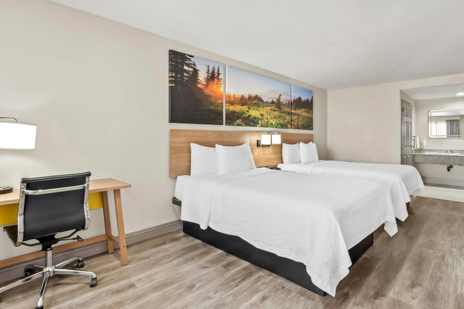 Days Inn by Wyndham Fontana / Rialto