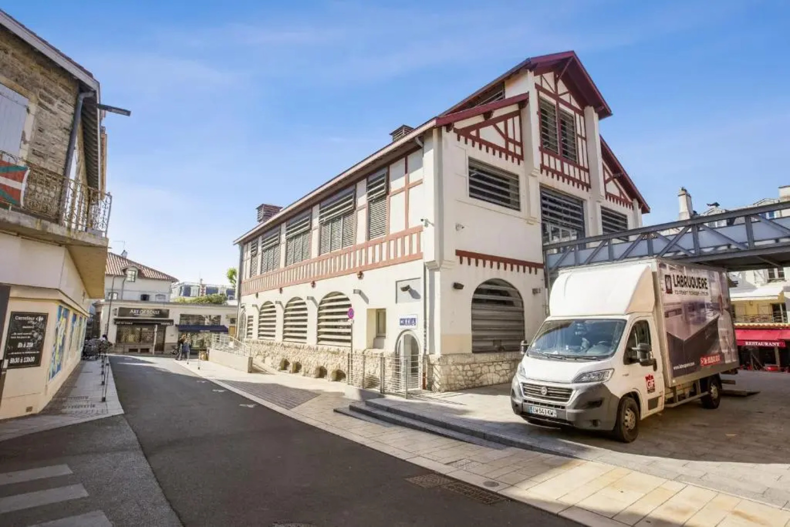 Design Arty Apartment In The Heart Of Biarritz By The Markets