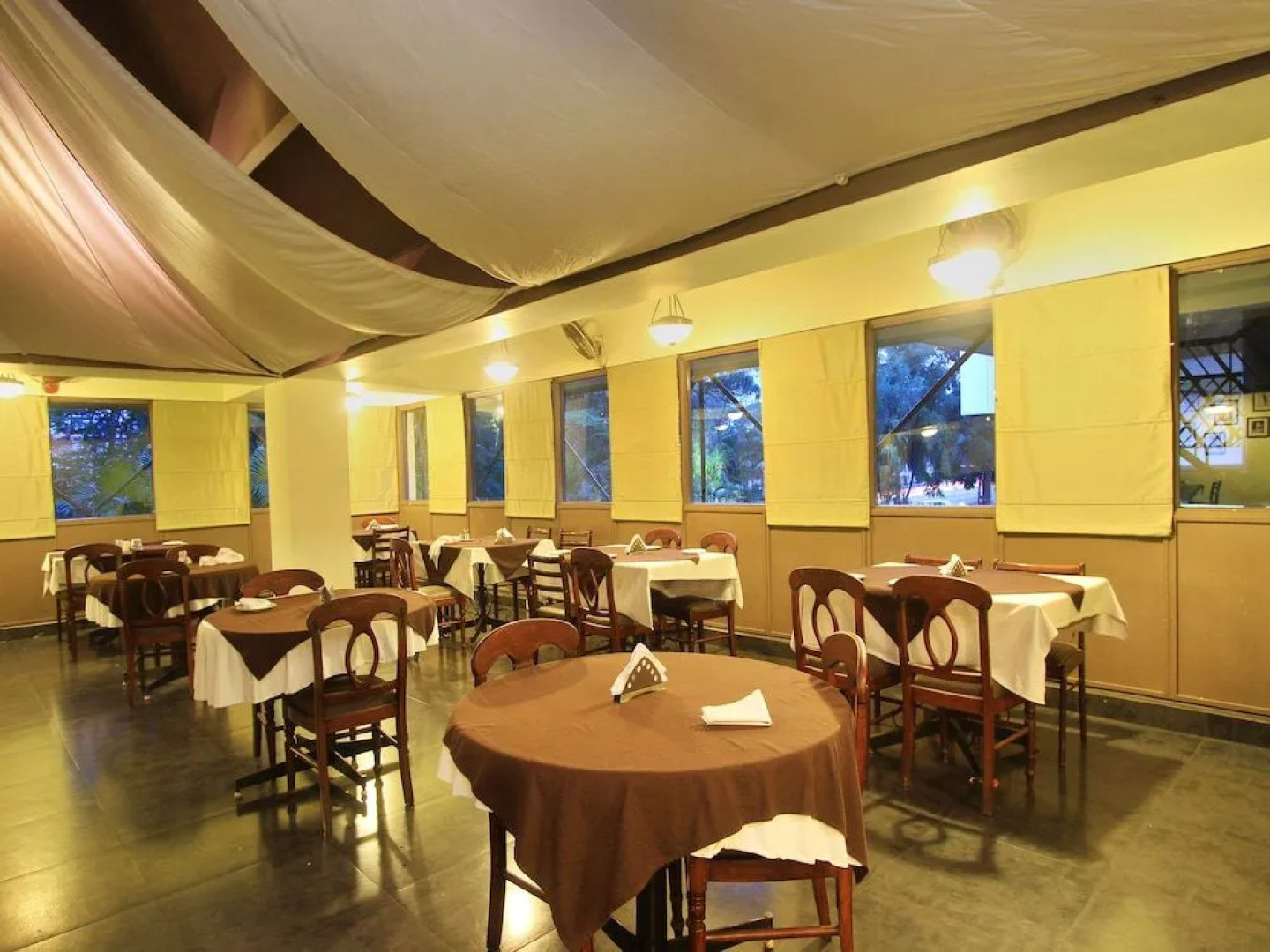 OYO 10542 The Planters Court