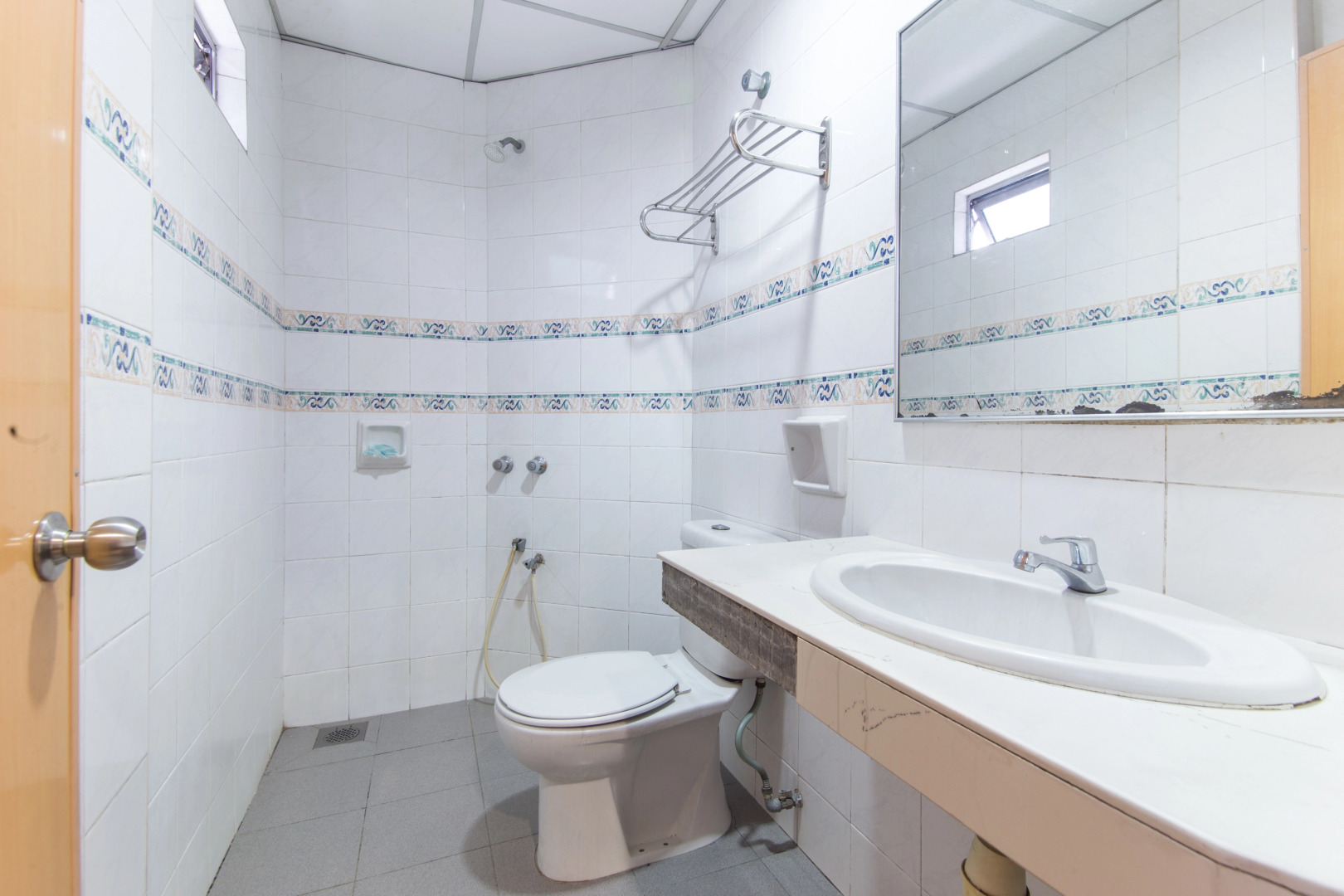 Super OYO 447 Comfort Hotel Meru