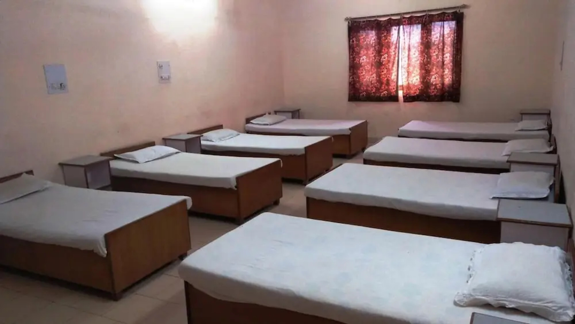 Pops Hotel and Restaurant