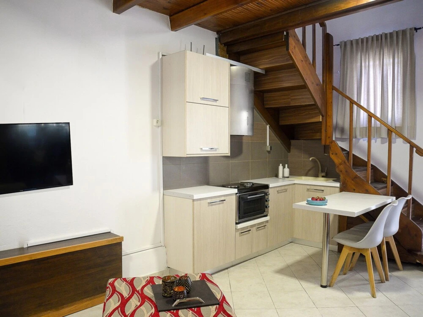 "sifakis Gorgeous Stone House"