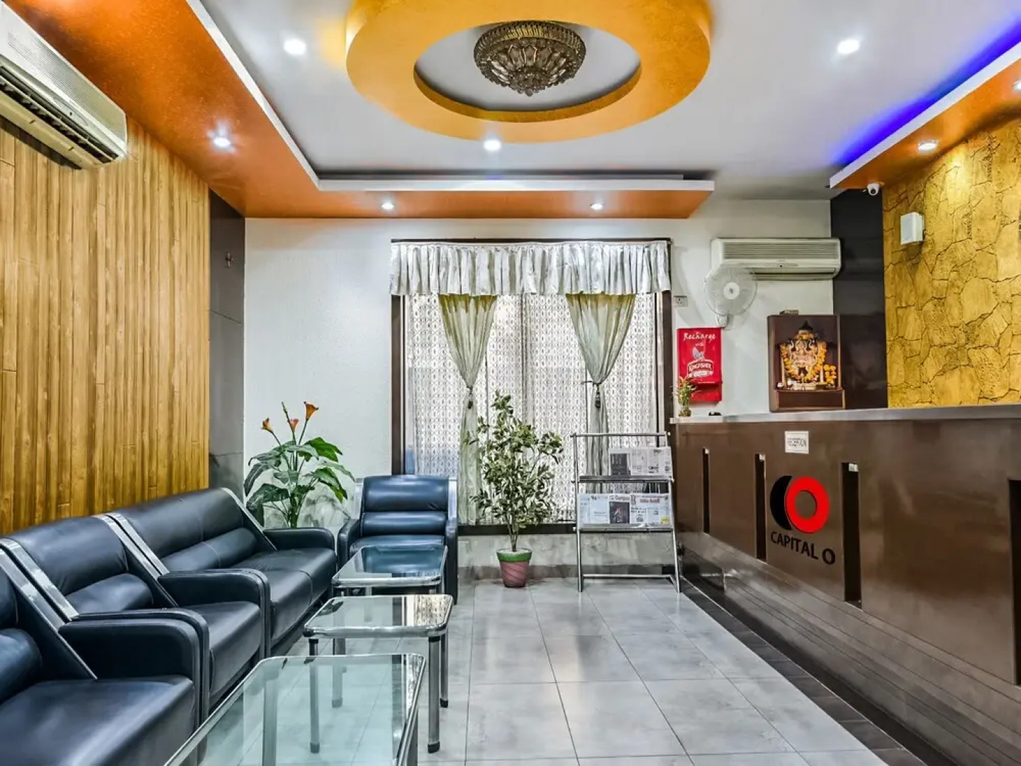 Capital O 38083 Grand Metro Hotel