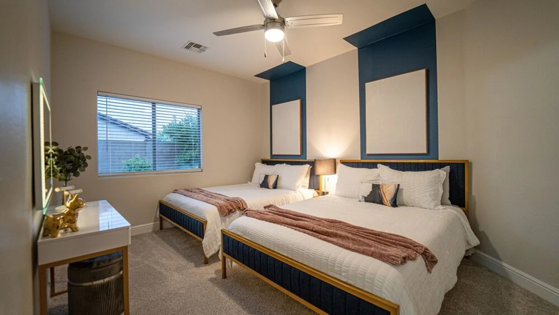 Desert Queen 4 Bedroom Home by RedAwning