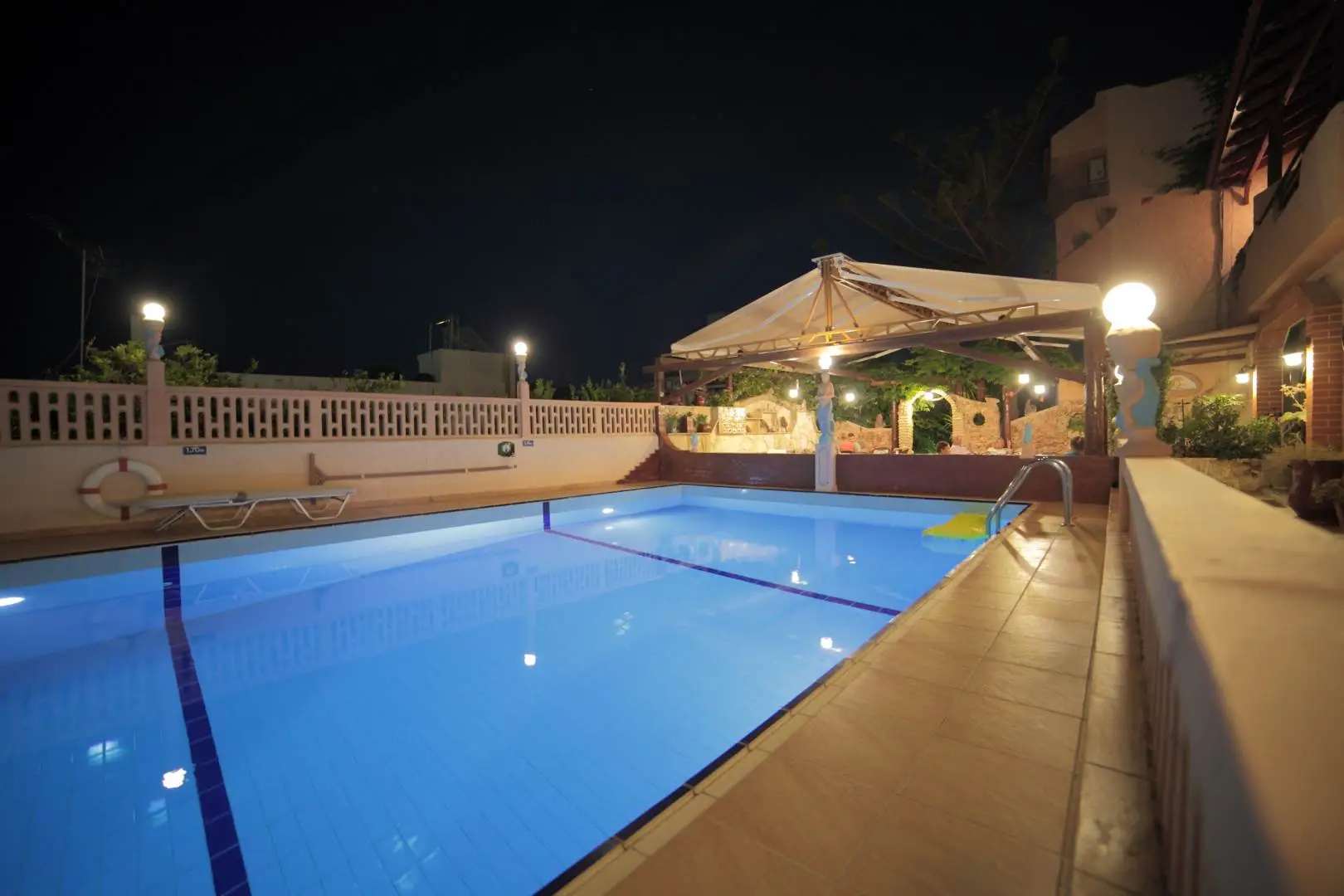 Evina Rooms & Suites