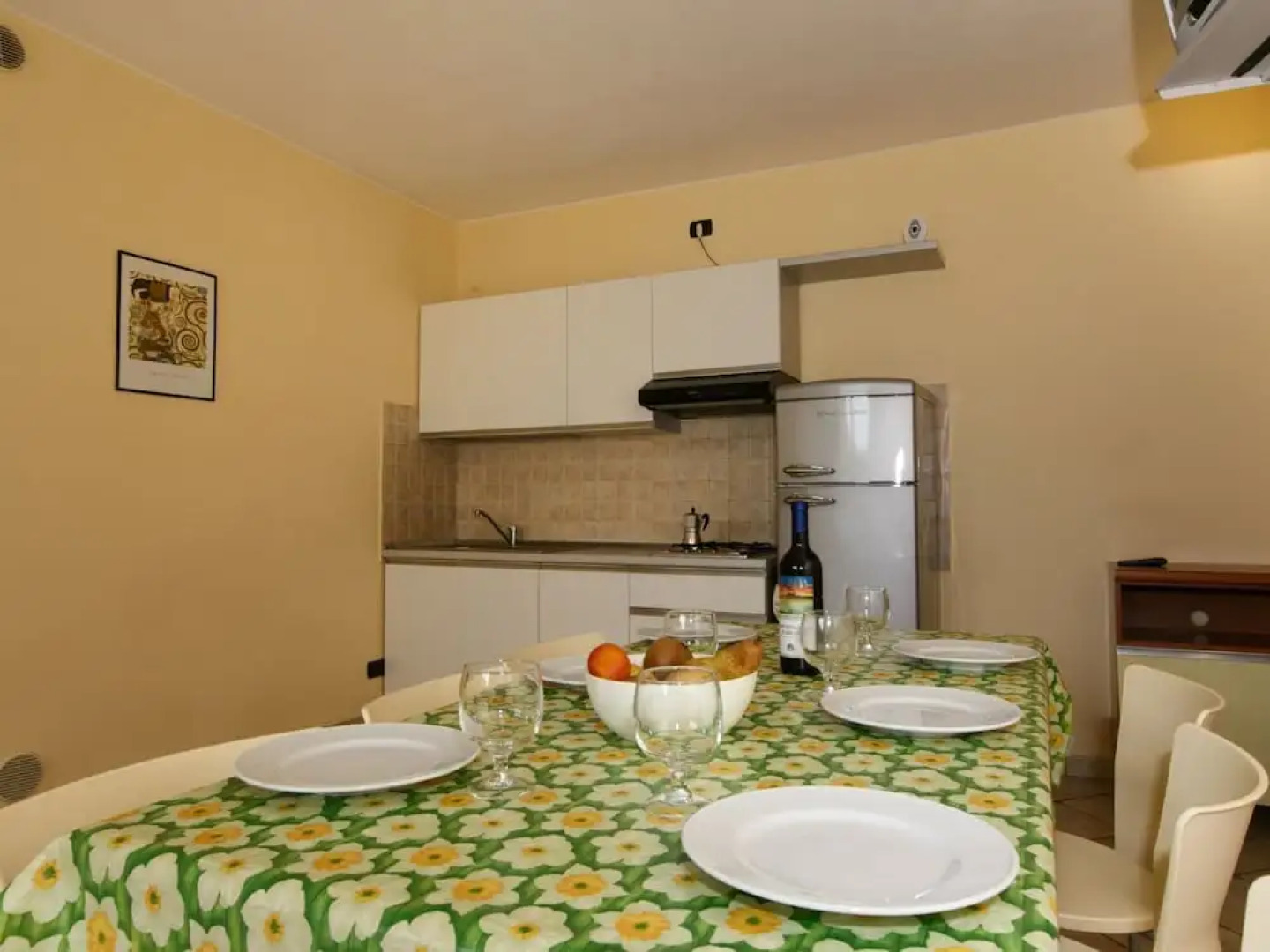 Apartment with Pool near Sea