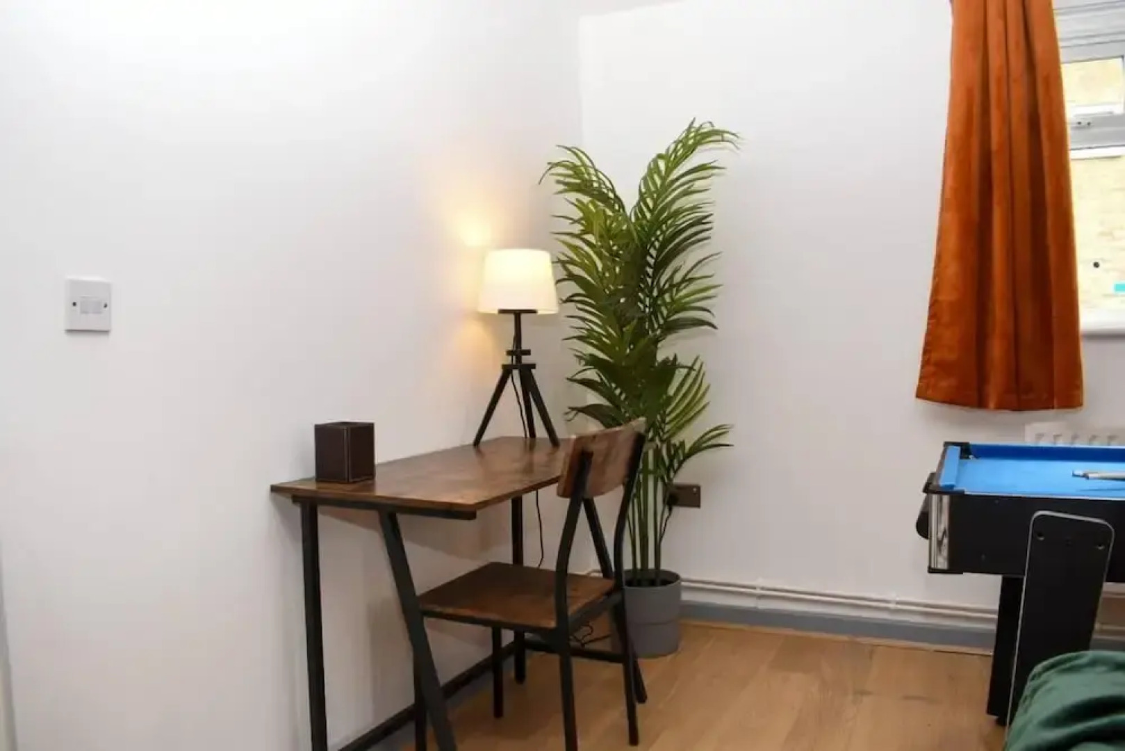 Amazing 4BR Near Hospital, Free Parking, Sleeps 10