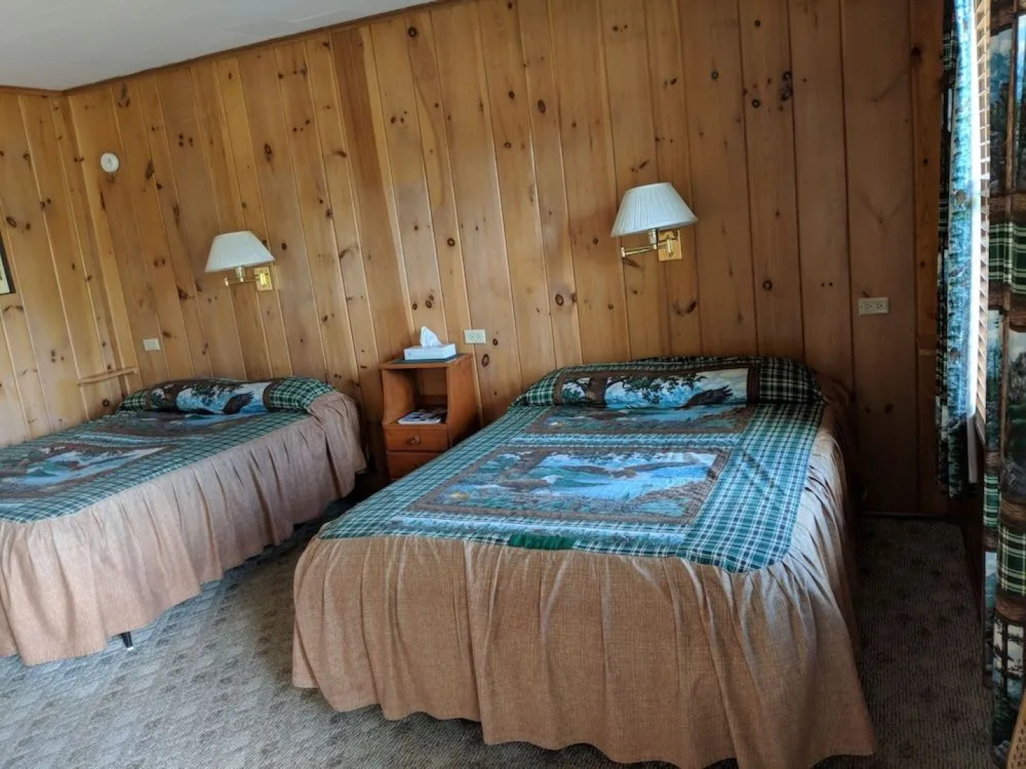 Pine Tree Motel & Cabins