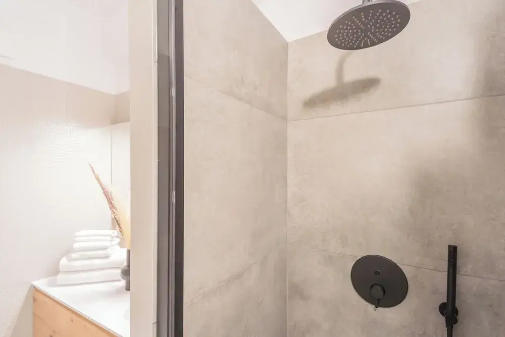 OC Lake Love by Rent all Como