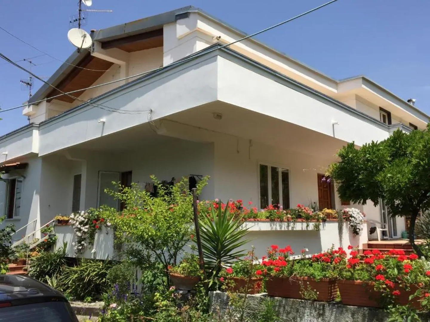 Secret pearl! Amalfi Coast, Pompei & Naples Free parking