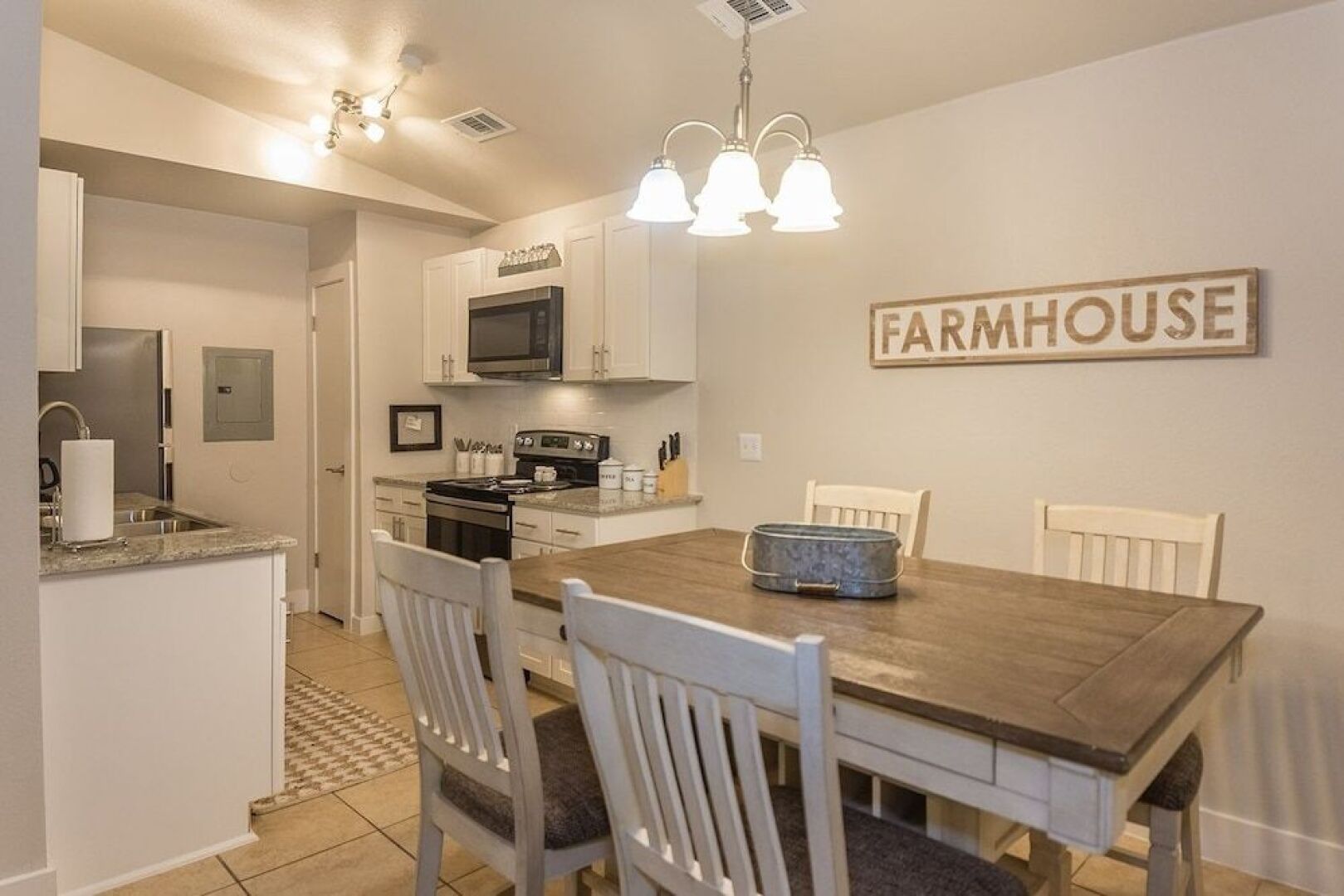 Fredericksburg Fun 3 Bedroom Apts by Redawning