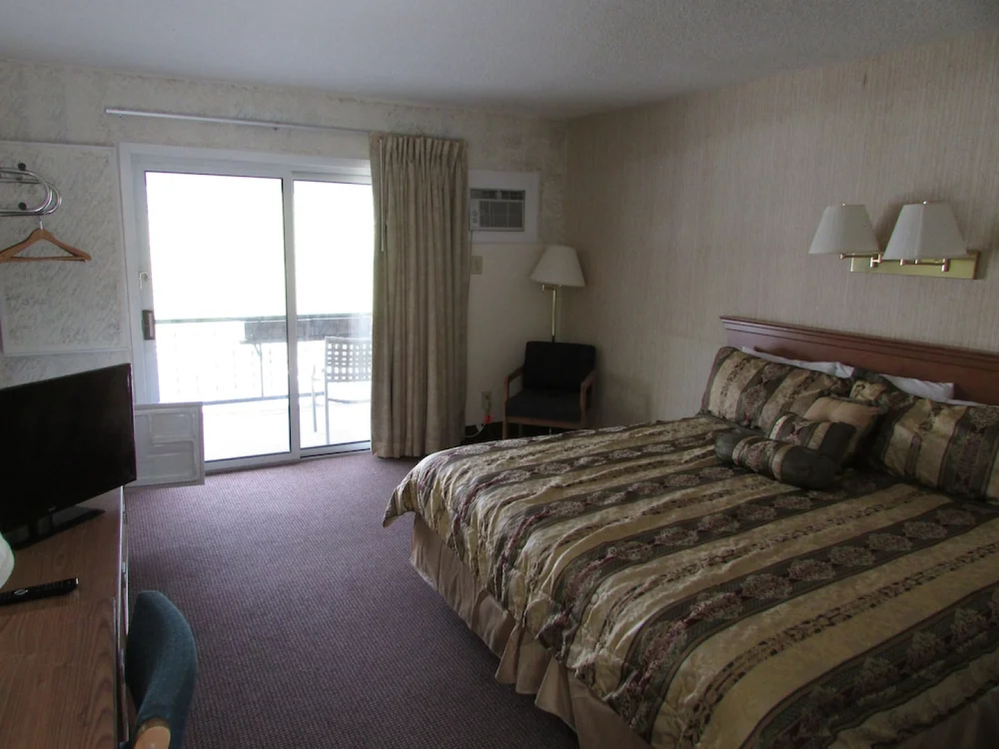 The Lake George Inn