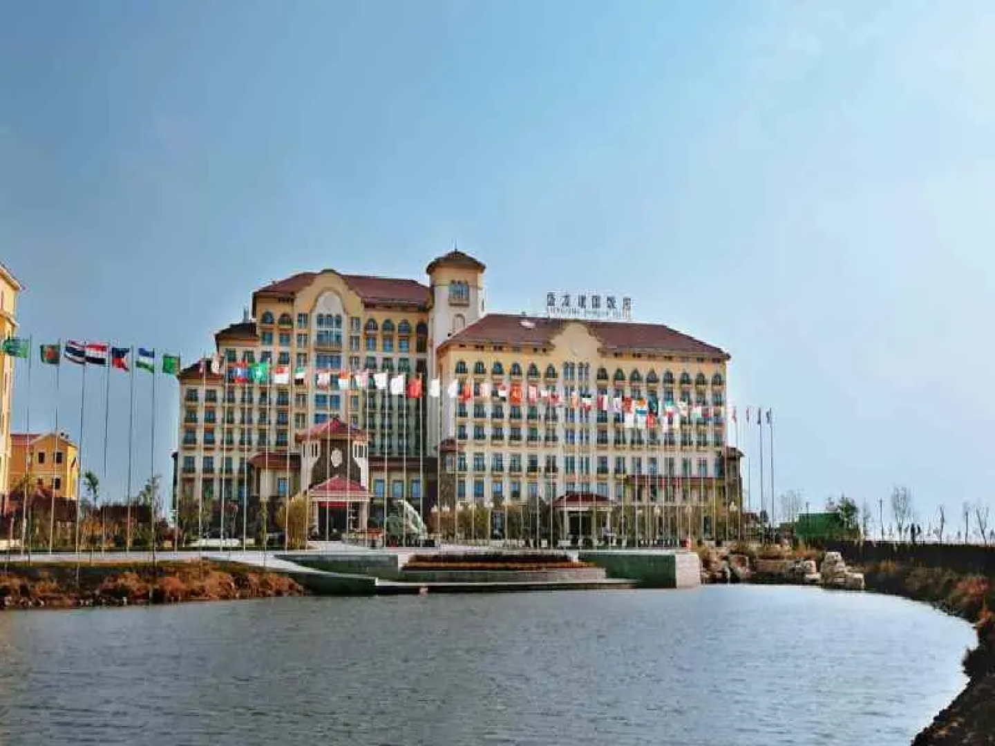 Haiyang Shenglong Jianguo Hotel