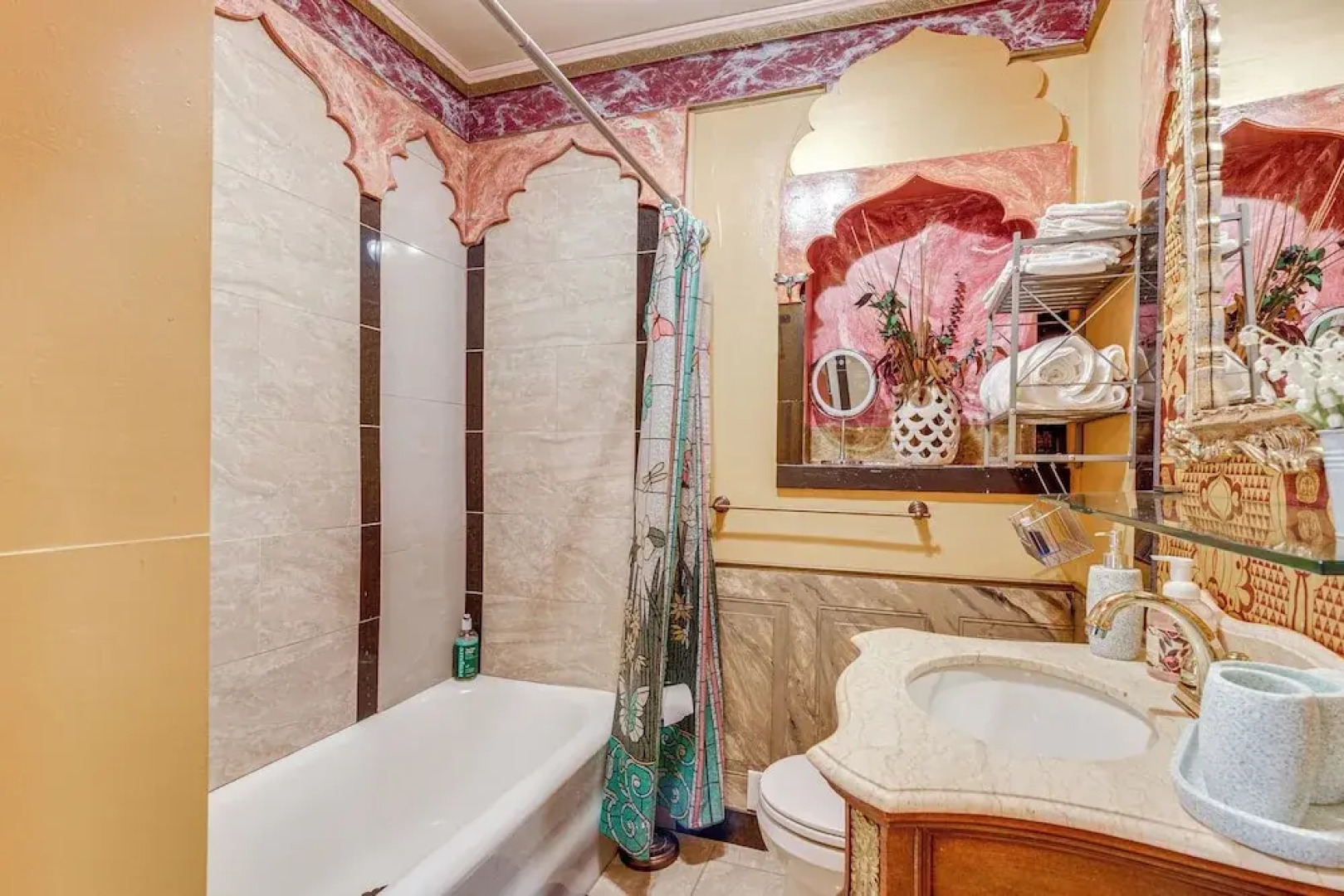 Near Downtown Scranton: Getaway w/ Patio