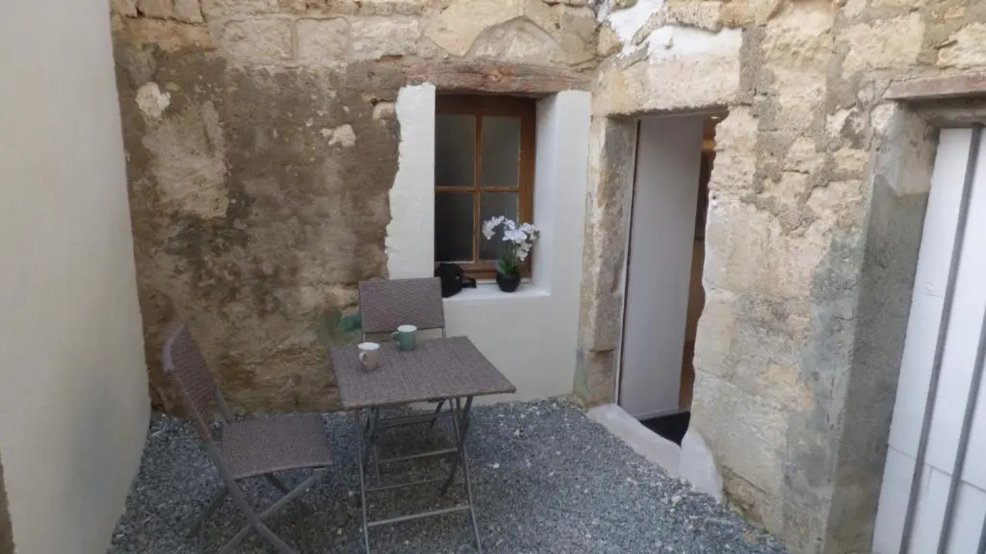 Studio Neuf Avec Courette Privative