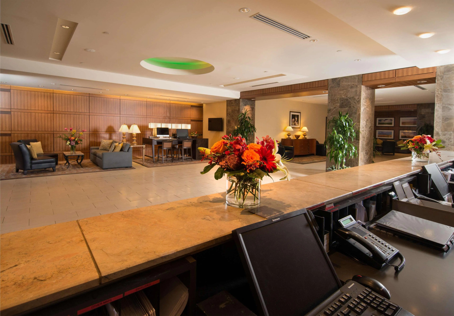 Hilton Indianapolis Hotel & Suites