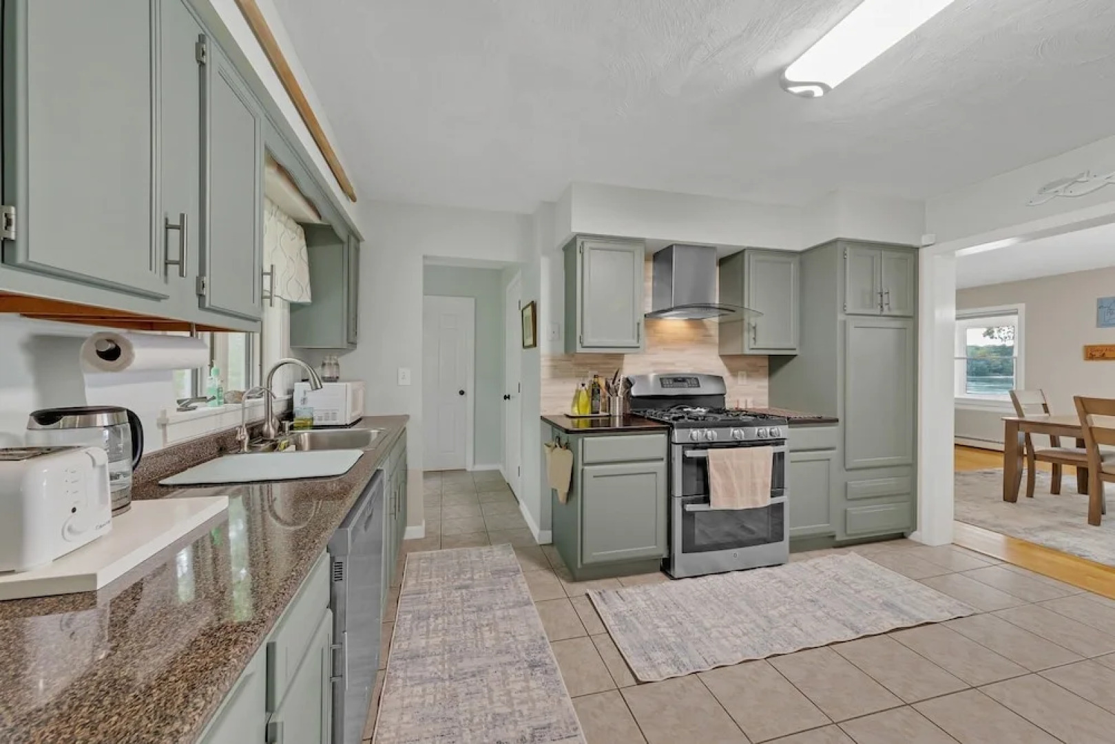 Jcr Taunton Bay Hideaway 3 Bedroom Home by RedAwning