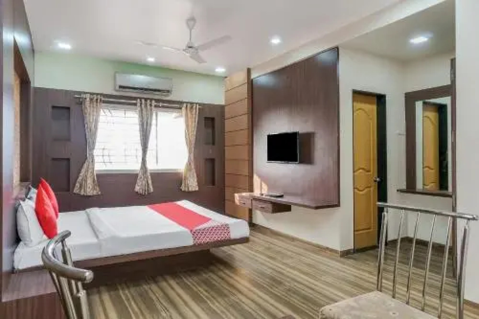 OYO 24562 Vikrant Palace