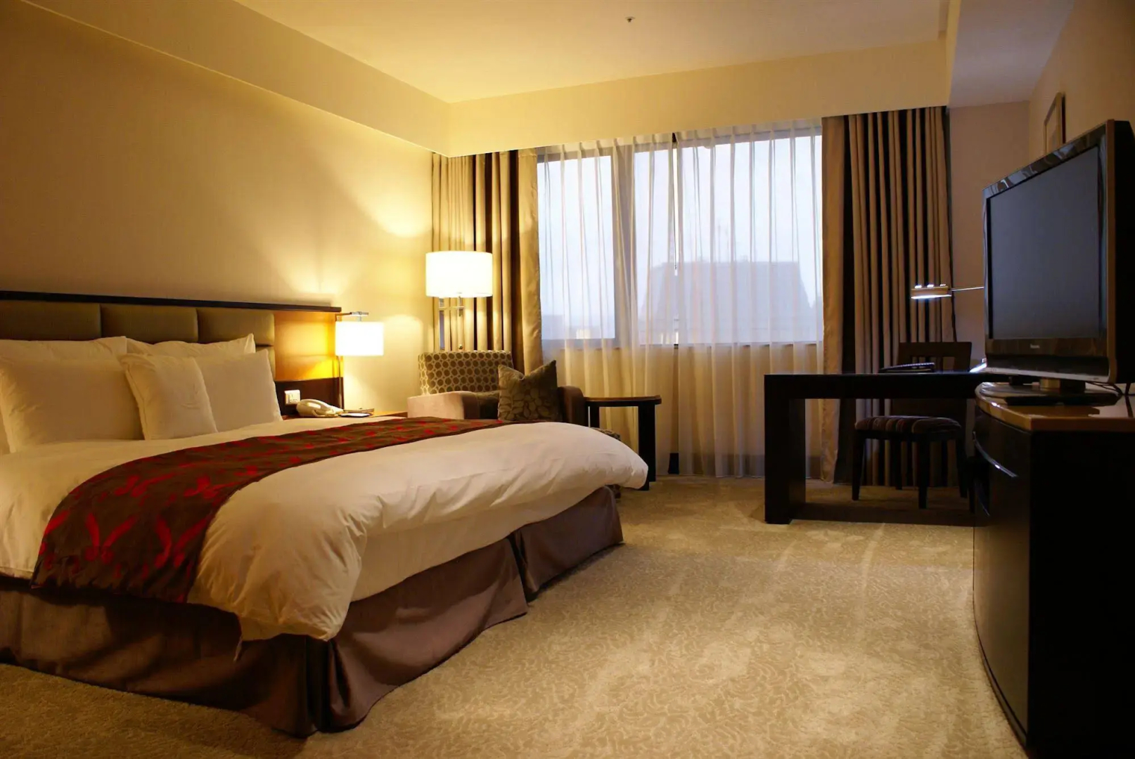 Monarch Skyline Hotel