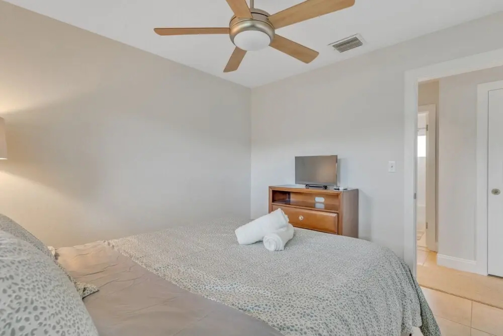 Shangri-la 3 Bedroom Home by RedAwning