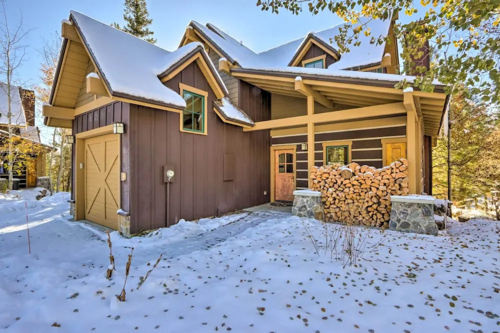 Ski-in/ski-out Donnelly Townhome w/ Hot Tub!