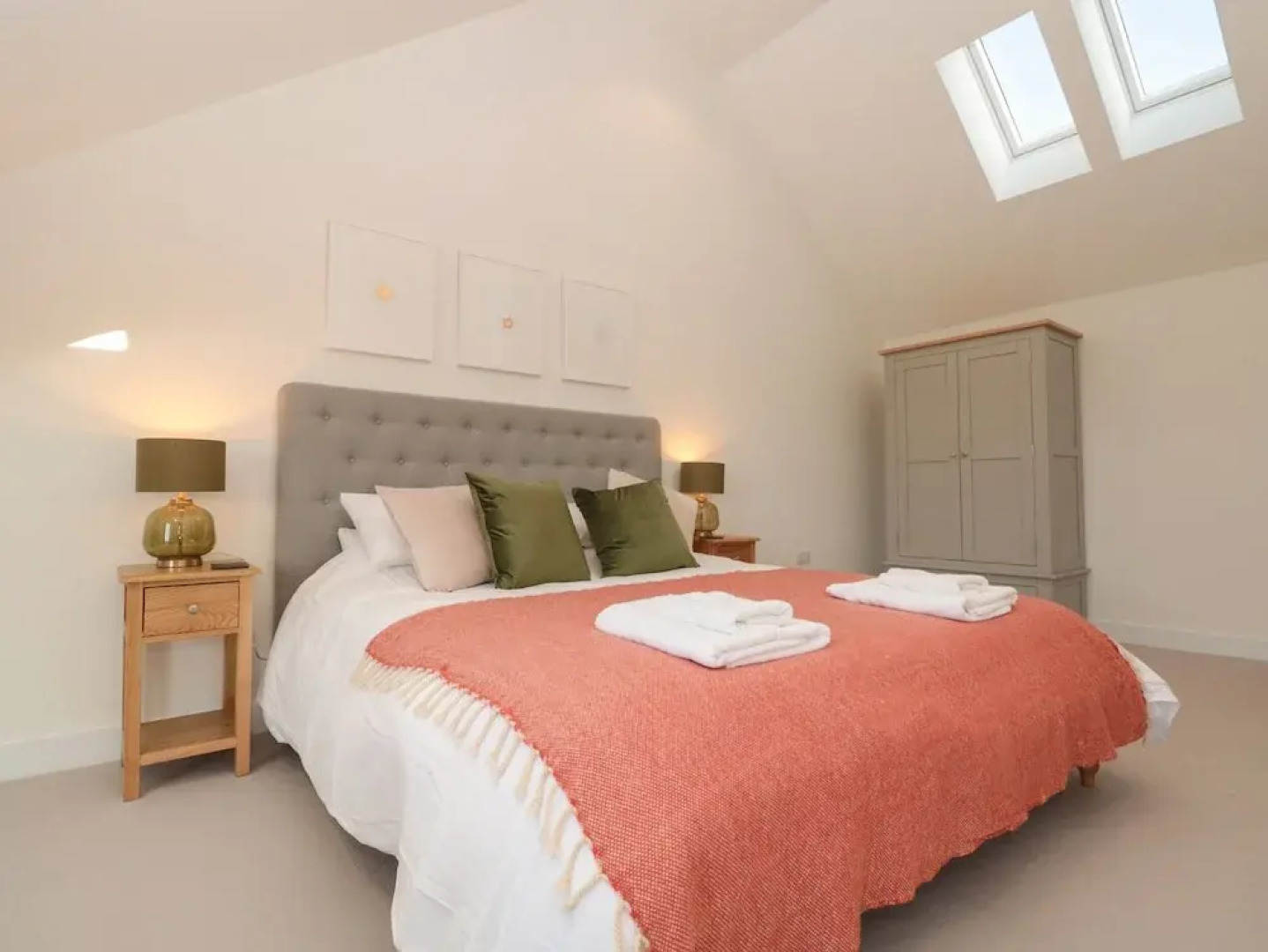 4 Court Terrace, Hillfield Village