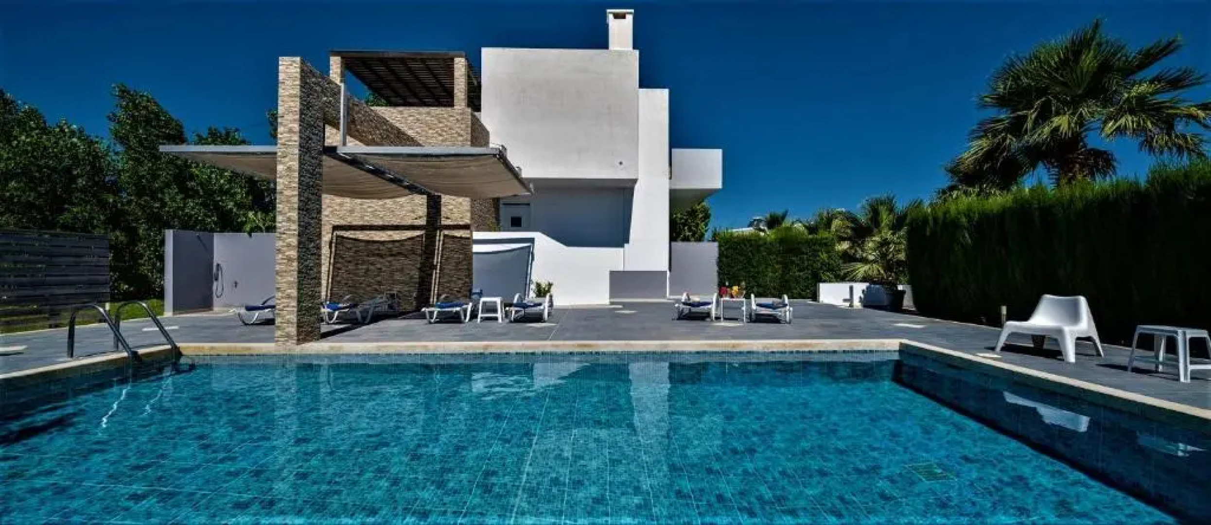 Xenos Villa 1 With Private Swimming Pool Near The Sea