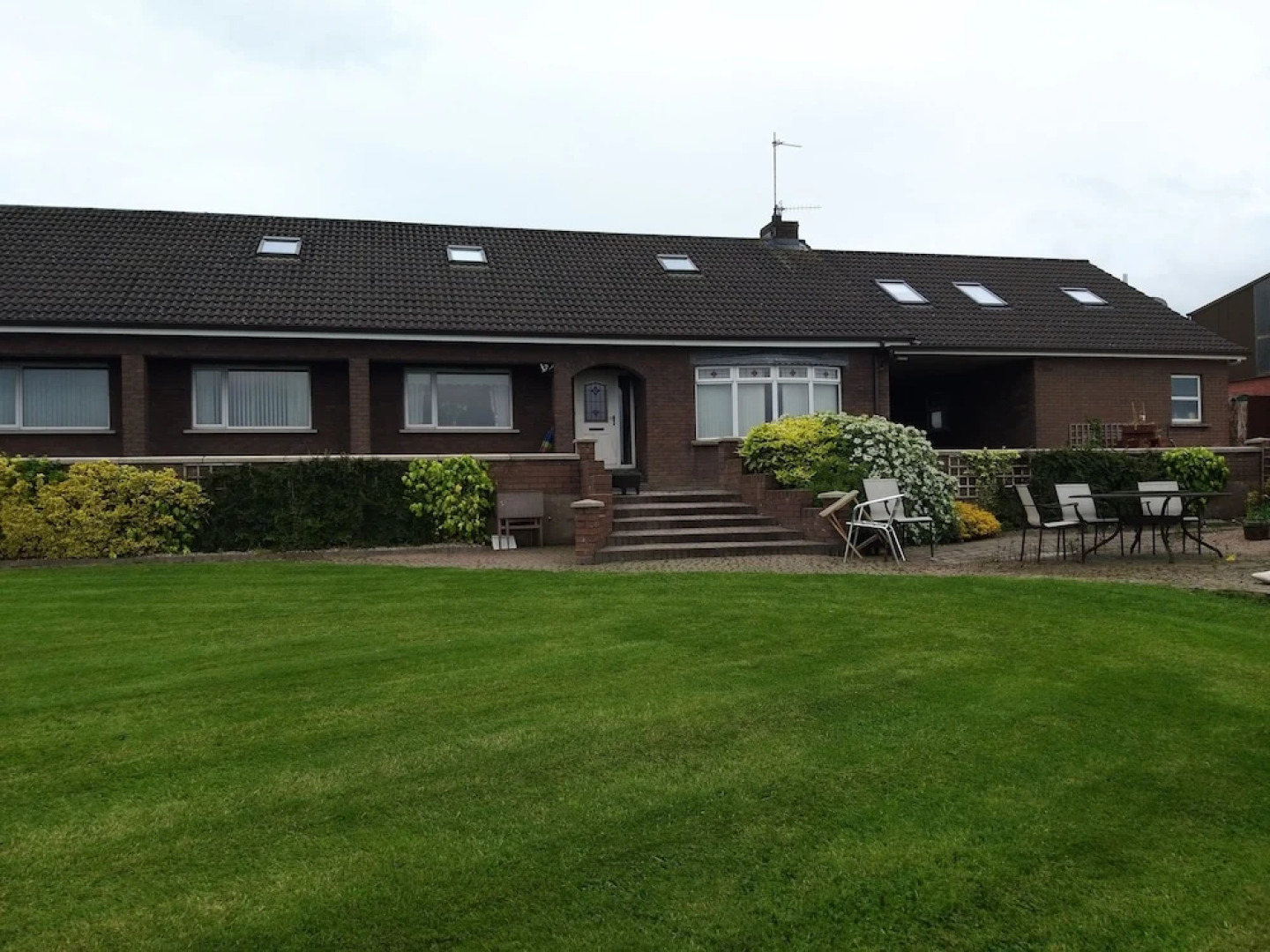 Captivating 8-bed House in Antrim