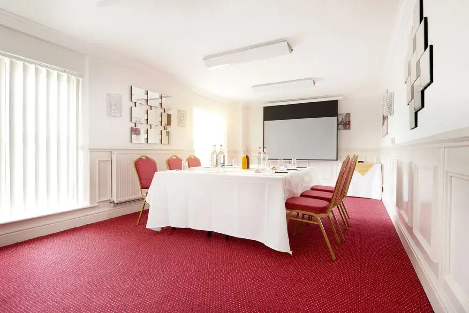 The Hillcrest Hotel, Sure Hotel Collection by Best Western