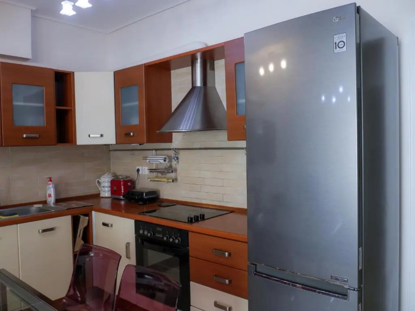 Garden Apartment next to the Mall -Private Parking