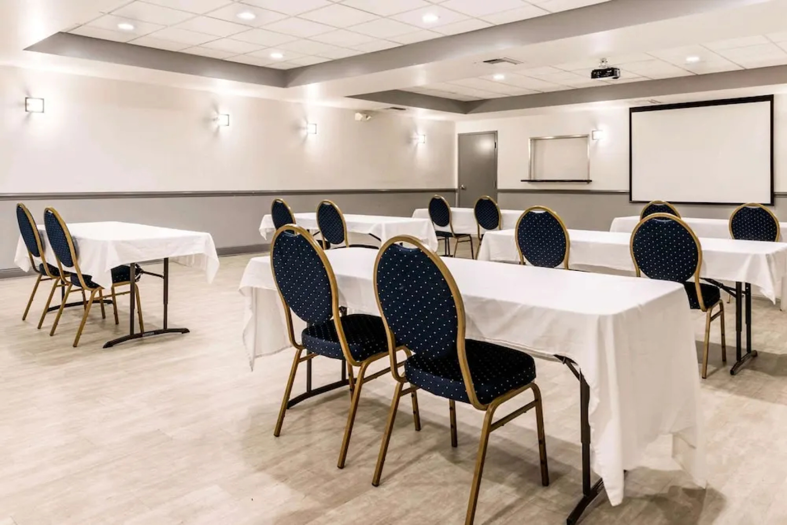 Rodeway Inn & Suites Fll Airport - Cruise Port