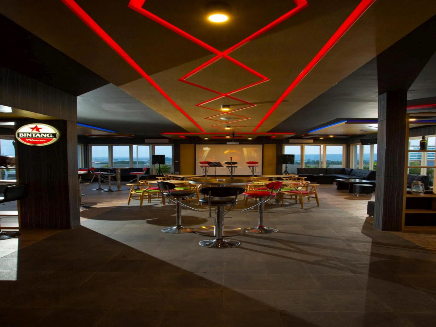 Ascent Hotel and Cafe