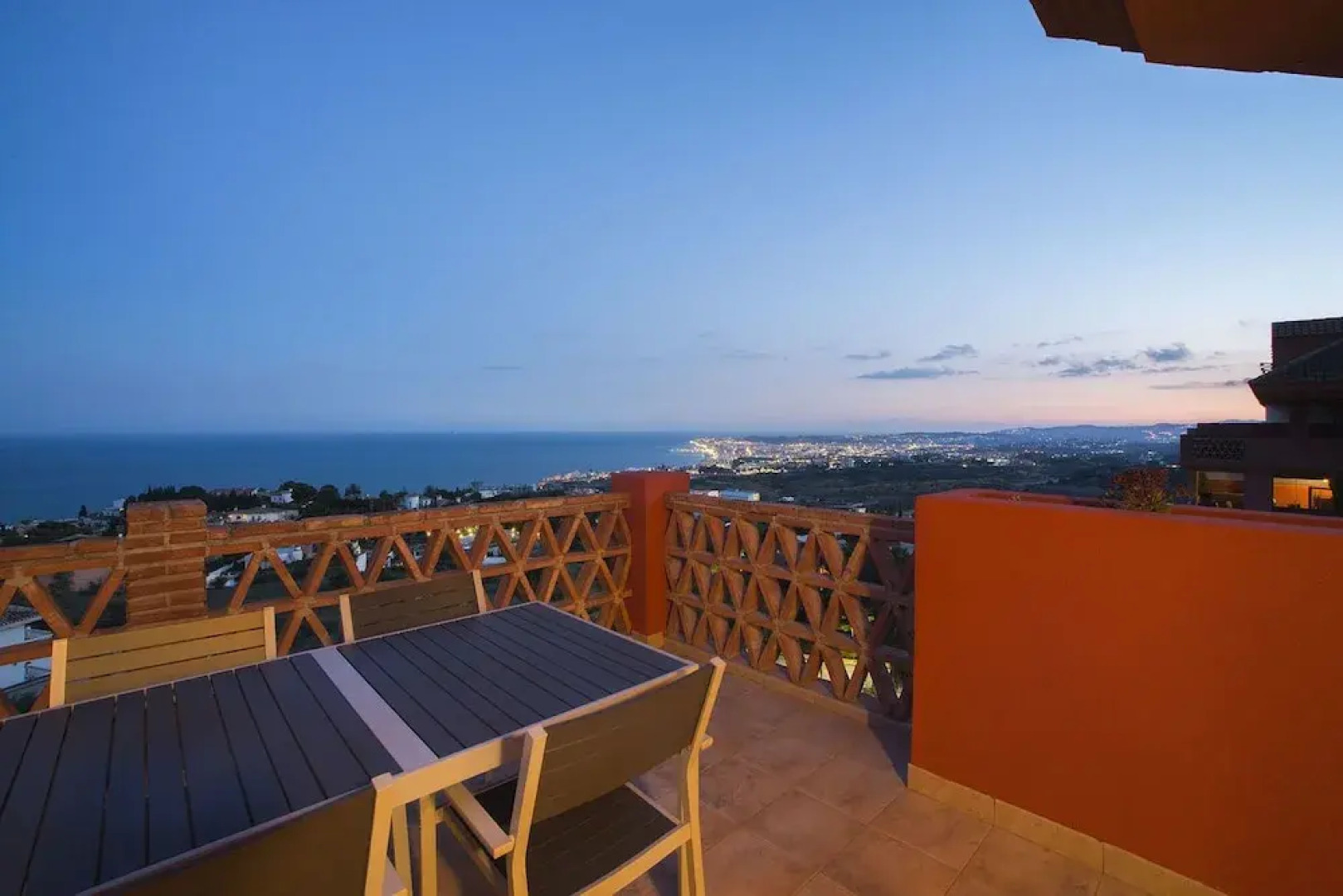 Penthouse M Reserva del Higueron 3 BEDROOMS. TRANSFER to the Beach and Train station. JACUZZI. WIFI. 2 PARKING. 2 SWIMMING POOL